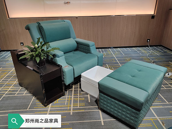 顧客在做足療和按摩時(shí)，優(yōu)秀的技師從來(lái)不問(wèn)力度怎么樣